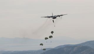 Συμβολική πτήση μεταγωγικών αεροσκαφών πάνω από την Ακρόπολη