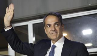 Bloomberg: Ο Μητσοτάκης «έσπασε» τα «δεσμά» της απλής αναλογικής