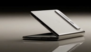 Στα foldable smartphones ποντάρει και η Google 