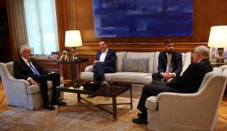Σαρμάς: Με τον Αλέξη Τσίπρα συναντήθηκε ο πρωθυπουργός
