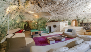 Ζούσατε σε μια σπηλιά; Αν ήταν μια υπόσκαφη βίλα 3,97 εκατ. ευρώ στη Μαγιόρκα...