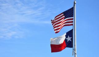 ΗΠΑ: Ο κυβερνήτης του Τέξας υπέγραψε νομοσχέδιο που απαγορεύει τις θεραπείες φυλομετάβασης στους ανήλικους