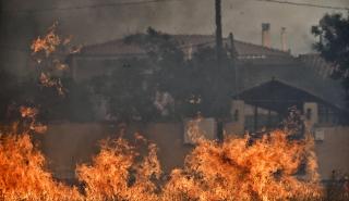 Δύσκολη η μάχη με τις αναζωπυρώσεις στα Δερβενοχώρια: Προς Οινόη και Μαγούλα το πύρινο μέτωπο