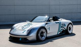 75 χρόνια Porsche σε ένα νέο ηλεκτρικό concept αυτοκίνητο φτιαγμένο για πίστες