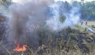 Προειδοποιήσεις της Πυροσβεστικής για τις φωτιές - Ζημιές σε ξενοδοχεία και εκκενώσεις από θάλασσα στη Ρόδο