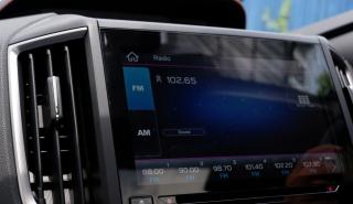 Tesla, BMW και Volkswagen έχασαν τη «μάχη» για το ραδιόφωνο AM στα αυτοκίνητα
