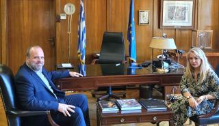 Υπ. Aνάπτυξης: Η έλλειψη προσωπικού στη βιομηχανία συζητήθηκε από την υφυπουργό και τον διοικητή της ΔΥΠΑ
