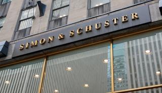 Η Paramount πουλά τον εκδοτικό οίκο Simon & Schuster στην KKR