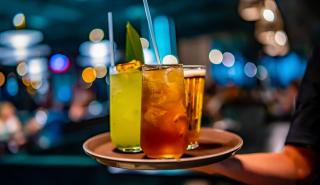 Αλκοολούχα ποτά: Στα 18 ευρώ η φιάλη, τα 11 είναι φόροι - Κλιμακωτή μείωση του ΕΦΚ σε τρεις φάσεις προτείνει η ΕΝΕΑΠ