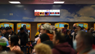 Ιστορικό τζακ ποτ στη λοταρία του Mega Millions - Υπερτυχερός κέρδισε 1,58 δισ. δολάρια