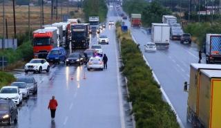 Συνεχίζει να είναι κομμένη στα δύο η χώρα- Κλειστή η ΠΑΘΕ