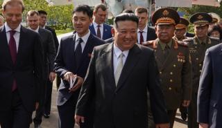 Ο ηγέτης της Β. Κορέας και ο Ρώσος υπ. Άμυνας επισκέφθηκαν φρεγάτα του Στόλου του Ειρηνικού στο Βλαδιβοστόκ