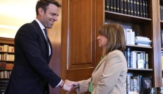 Σε εξέλιξη η συνάντηση του Στ. Κασσελάκη με την Πρόεδρο της Δημοκρατίας