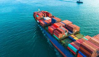 Η Maersk αναστέλλει μέχρι νεωτέρας όλες τις μεταφορές εμπορευματοκιβωτίων μέσω της Ερυθράς Θάλασσας