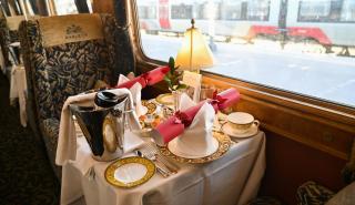 Χριστουγεννιάτικο γεύμα στο «πολυτελέστερο τρένο της Βρετανίας»