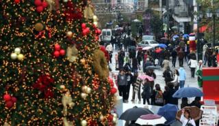 Σε εορταστικούς ρυθμούς η αγορά – Ξεκινούν καλάθια Χριστουγέννων και Αϊ Βασίλη