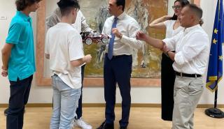 Συνάντηση Σκρέκα με ομάδα ρομποτικής του ΕΜΠ που διακρίθηκε σε διεθνή διαγωνισμό