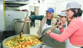 HELLENiQ ENERGY: 8 τόνοι τρόφιμα για 500 οικογένειες σε 3 κοινωνικά συσσίτια ενόψει εορτών