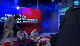Ισημερινός: Εισβολή ενόπλων στη δημόσια τηλεόραση και ομηρίες δημοσιογράφων σε live μετάδοση