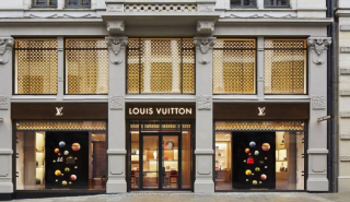 Louis Vuitton Ελλάς: Απογειώνει την πολυτέλεια - «Πετάνε» οι πωλήσεις