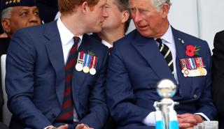 Βρετανικός Τύπος: «Ο βασιλιάς έχει καρκίνο» - Επιστρέφει σήμερα στη Βρετανία ο πρίγκιπας Χάρι