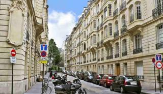 Συνελήφθη ο άνδρας που απειλούσε να ανατιναχθεί στο ιρανικό προξενείο στο Παρίσι