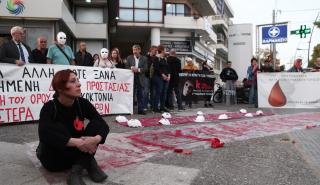 Γυναικοκτονία στους Αγίους Αναργύρους: Συγκέντρωση διαμαρτυρίας έξω από το Αστυνομικό Τμήμα