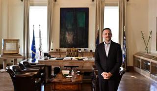 Η αβάσταχτη γοητεία της καρέκλας του Δημάρχου Αθηναίων μάγεψε τον διαδραστικό καθηγητή Δούκα - Κι ένα κουίζ