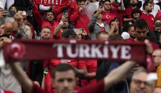 DW: Οι Γκρίζοι Λύκοι παίζουν μπάλα στη Γερμανία