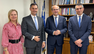 ΥΠΕΘΟ: Ο Χάρης Θεοχάρης παρέδωσε στον Χρίστο Δήμα