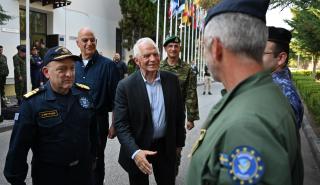 Επίσκεψη Δένδια και Μπορέλ στο Στρατηγείο της επιχείρησης «ΑΣΠΙΔΕΣ» στη Λάρισα