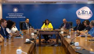 Κεραμέως στη ΔΥΠΑ: Περαιτέρω ενίσχυση της απασχόλησης και μείωση της ανεργίας