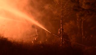 Μεγάλη φωτιά στην Κερατέα - Ήχησε το 112 για εκκένωση οικισμού