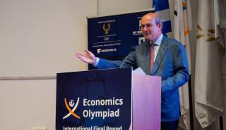 Χατζηδάκης: Η οικονομική εκπαίδευση των πολιτών συμβάλλει στην προστασία από τον λαϊκισμό