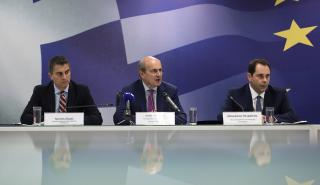 Χατζηδάκης: 12 νέες αυξήσεις αποδοχών και 12 μειώσεις φόρων 1,45 δισ. ευρώ