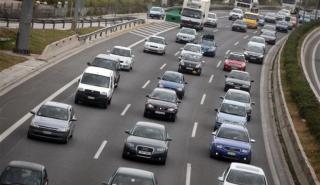Άρχισε η επιστροφή των εκδρομέων του τριημέρου: Ουρές 10 χιλιομέτρων στην Αθηνών - Λαμίας