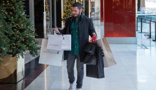 Χειμερινή Κομψότητα: Τα κατάλληλα luxury οutfits για τις γιορτινές βόλτες στην πόλη