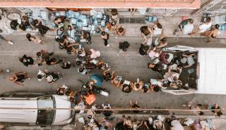 Humanity Greece: Φωταγώγηση σε όλη την Ελλάδα για τη Διεθνή Ημέρα Εθελοντισμού