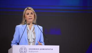 Μακρή: Χρειάζεται αγάπη για την τεχνολογία αλλά και όρια