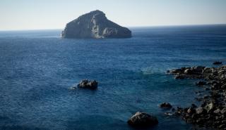 Άνυδρος: Το ιδιόκτητο νησί μεταξύ Σαντορίνης - Αμοργού που είναι στο επίκεντρο των σεισμών