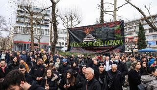 Λάρισα: Ξεκίνησε η συγκέντρωση διαμαρτυρίας για τα Τέμπη