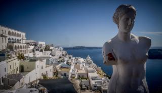 Τι έδειξαν οι έλεγχοι του ΥΠΕΝ σε Μύκονο και Σαντορίνη - Μήνυμα Σκυλακάκη για αυθαίρετα