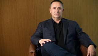 Ο πρώτος δισεκατομμυριούχος της Αλβανίας - Από πρόσφυγας «έχτισε» αυτοκρατορία
