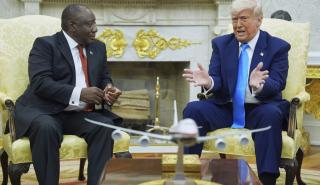 Ο Τραμπ επιτίθεται στον Νοτιοαφρικανό πρόεδρο για τη «γενοκτονία των λευκών»