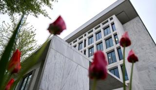 «3x3» από Fed: Στον «πάγο» τα επιτόκια - Ρίσκα για πληθωρισμό και ανεργία