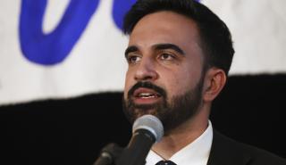 Ζοχράν Μαμντάνι: Ο υποψήφιος των Δημοκρατικών για τη δημαρχία στη Νέα Υόρκη