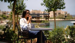 Costa Navarino – Nestle Ελλάς: Στρατηγική συνεργασία για καφέ χωρίς απορρίμματα
