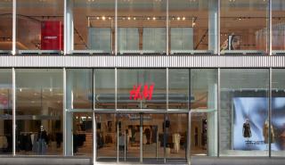 H&M: Επαναλειτουργία των ανανεωμένων καταστημάτων σε Αθήνα και Πειραιά