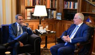 Συνάντηση Μητσοτάκη – Τασούλα: Θα σταλούν πολεμικά πλοία στα χωρικά ύδατα έξω από τη Λιβύη για τις ροές μεταναστών