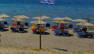 Οι παραλίες της Αττικής υποδέχονται τους λουόμενους
